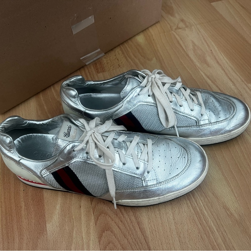 Gucci low shoe, silver metallic size 9